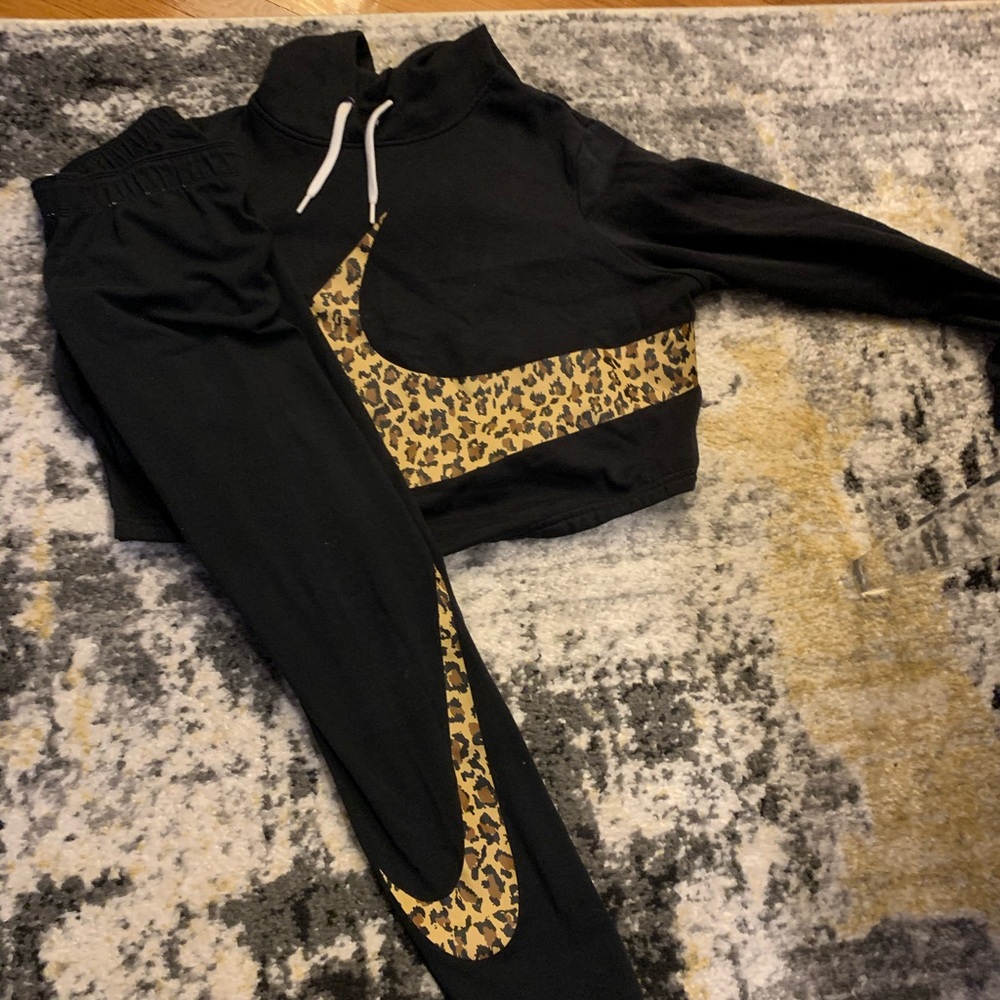 Nike animal print set